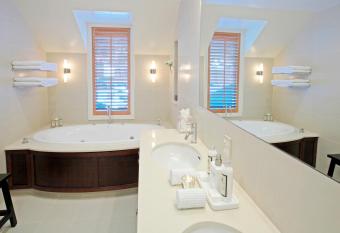 Eichardt s Private Hotel has Balcony rooms