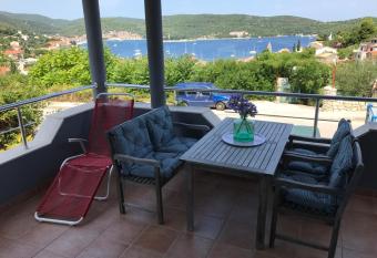 Vila Sunce Vis has Balcony rooms