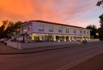 The Originals Boutique, H  tel Lakeside, Biscarrosse , Lac allows 18 year olds to book a room