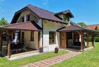 Apartmani Jovanovic allows 18 year olds to book a room