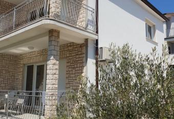 APP Green Olive has Balcony rooms