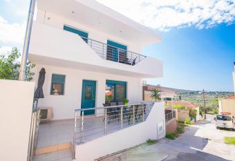 Villa Tasos-Potos Thassos allows 18 year olds to book a room