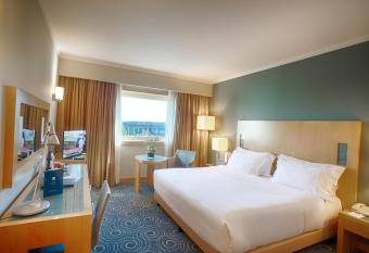 SANA Malhoa Hotel has rooms with a private hot tub