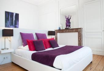 L Esplanade Lille allows 18 year olds to book a room