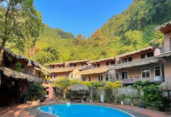 Catba Oasis Bungalows has Balcony rooms