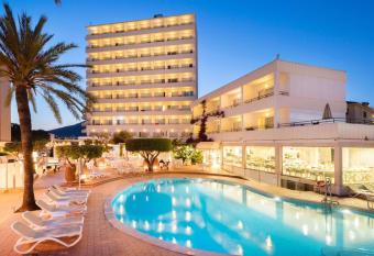 Hotel Morito allows 18 year olds to book a room