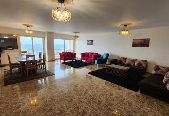 Midpoint Sea View - families only has rooms with a private hot tub