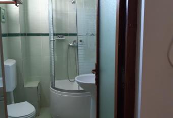 Vila Liliana has rooms with a private hot tub