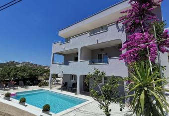 Paulina Harmony Rooms allows 18 year olds to book a room