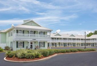 Super 8 by Wyndham Bay St. Louis has Smoking rooms