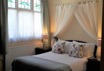 Seren Villa allows 18 year olds to book a room