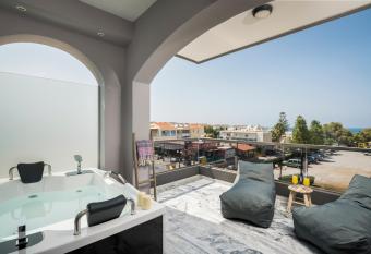 Sun Ray Luxury Apartments has Balcony rooms