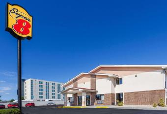 Super 8 by Wyndham Winchester VA has Smoking rooms