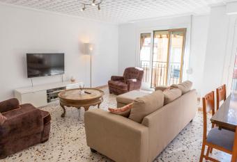 Piso c  ntrico en Elche allows 18 year olds to book a room