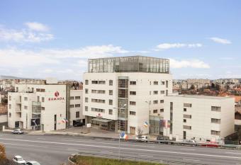 Ramada by Wyndham Hotel Cluj has Balcony rooms