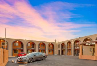 Motel 6 Tucson, Az - East Williams Center allows 18 year olds to book a room