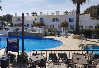 Pestana Palm Gardens allows 18 year olds to book a room