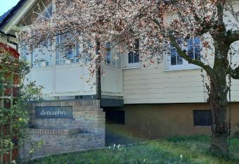 zum-Englaender allows 18 year olds to book a room