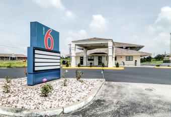 Motel 6 Berea. Ky has Smoking rooms