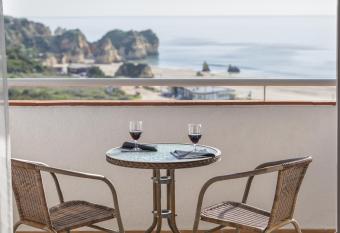 Pestana Alvor Atlantico Residences Beach Suites allows 18 year olds to book a room