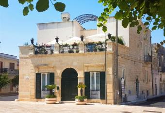 Palazzo Megha Suite & Breakfast has Balcony rooms