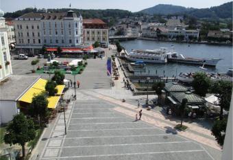 Suite Marie Antoinette allows 18 year olds to book a room