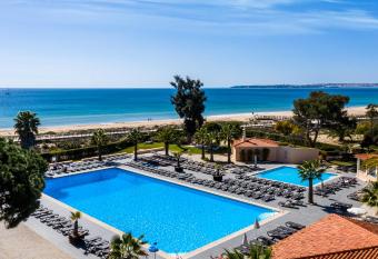 Pestana D. Jo  o II Beach & Golf Resort allows 18 year olds to book a room