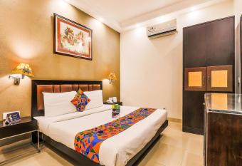 Itsy Hotels Hamlets Stay allows 18 year olds to book a room