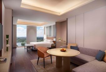 Hyatt Regency Shanghai Jiading allows 18 year olds to book a room