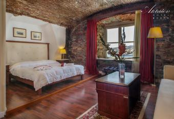 Hotel Aktaion Syros allows 18 year olds to book a room