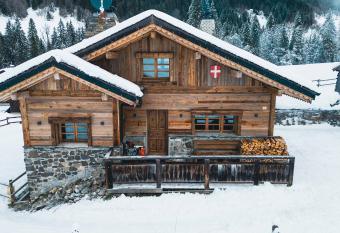 Chalet Le R Posiao allows 18 year olds to book a room