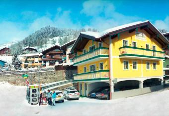 Schlosserhaus Appartements has Balcony rooms