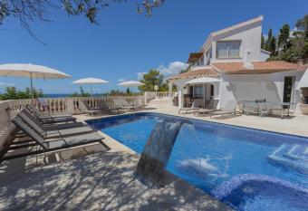 Villa Maitreya has Balcony rooms