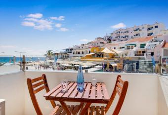 Hotel Carvoeiro Plaza allows 18 year olds to book a room