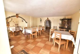 La Mitica has Balcony rooms