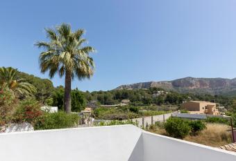 Hostal Tres Molins has Balcony rooms