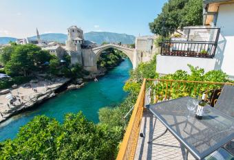 Old Bridge Terrace Apartment has Balcony rooms