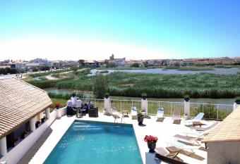 Le Maset allows 18 year olds to book a room