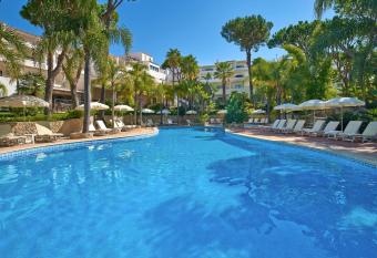 Ria Park Garden Hotel allows 18 year olds to book a room