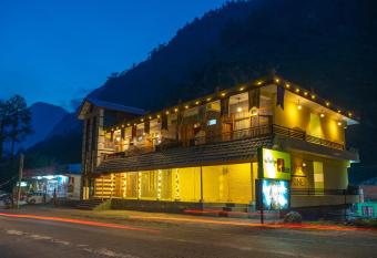 Whoopers Hostel Kasol allows 18 year olds to book a room