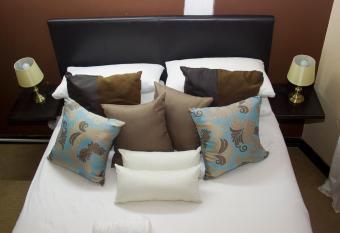 Echo Garden Guesthouse has rooms with a private hot tub