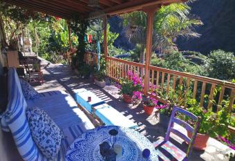 Rivendell Centro de Arte y Retiro allows 18 year olds to book a room