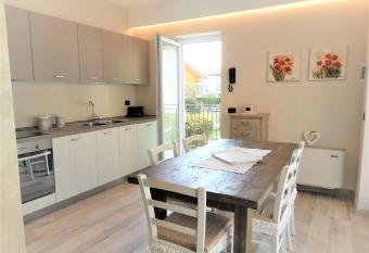 Lago d Idro - Casa Emma has Balcony rooms