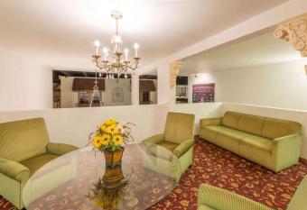 Ramada by Wyndham Las Cruces Hotel & Conference Center allows 18 year olds to book a room