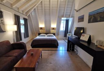 L H  tel by Hostellerie du Ch  teau allows 18 year olds to book a room