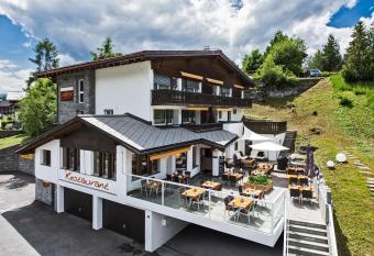 Hotel Restaurant Chesa allows 18 year olds to book a room