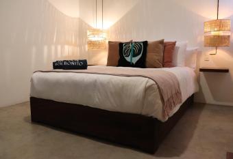 Residencia Tropical Don Bonito allows 18 year olds to book a room