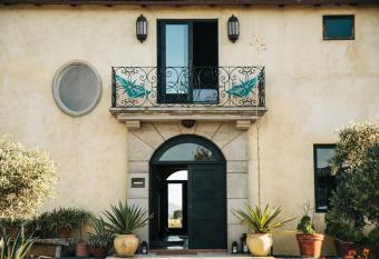 La Villa del Valle has Balcony rooms