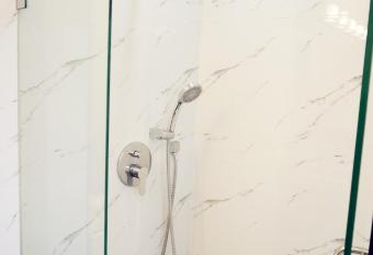 Vancouver Bed & Breakfast has rooms with a private hot tub