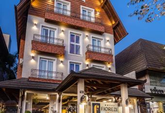 Hotel Fioreze Centro allows 18 year olds to book a room